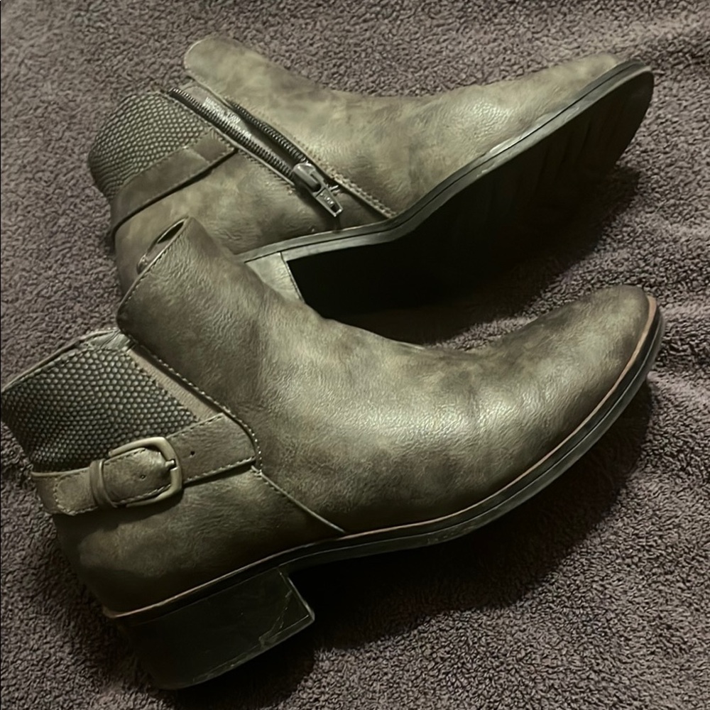 Women's Gray Ankle Boots - Picture 3 of 6